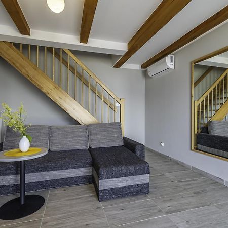 רבאל Frajda Domki - Apartamenty 6-Osobowe - Salon I Dwie Sypialnie Oraz Studia 4-Osobowe - Pokoj Z Aneksem Kuchennym מראה חיצוני תמונה